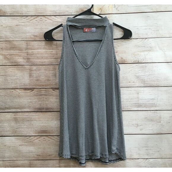 LIBBY STORY Tops - LIBBY STORY RIBBED TOP IN BLACK AND WHITE STRIPES